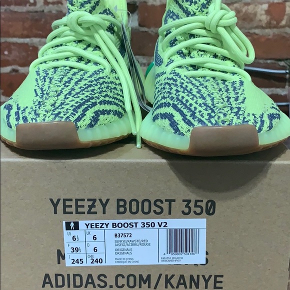Yeezy Boost 350 V2- BRAND NEW *AUTHENTIC * - Picture 5 of 7